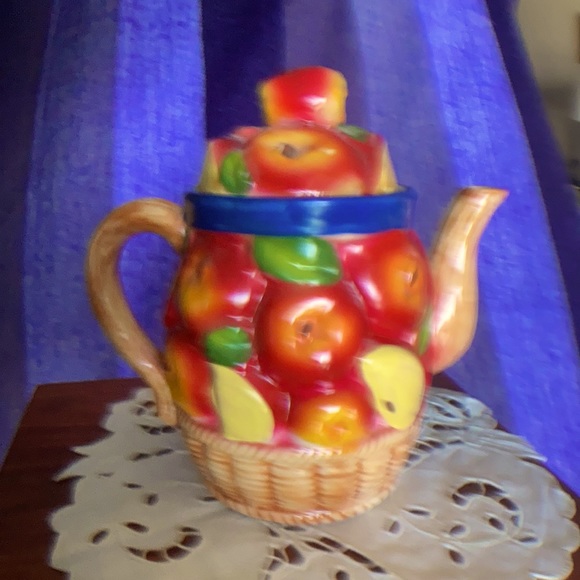 Other - Vintage Apples in basket ceramic tea pot
